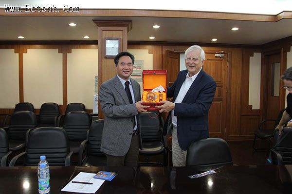 荷兰基督教联合会访问团访问华东神学院 荷兰基督教联合会访问团访问华东神学院